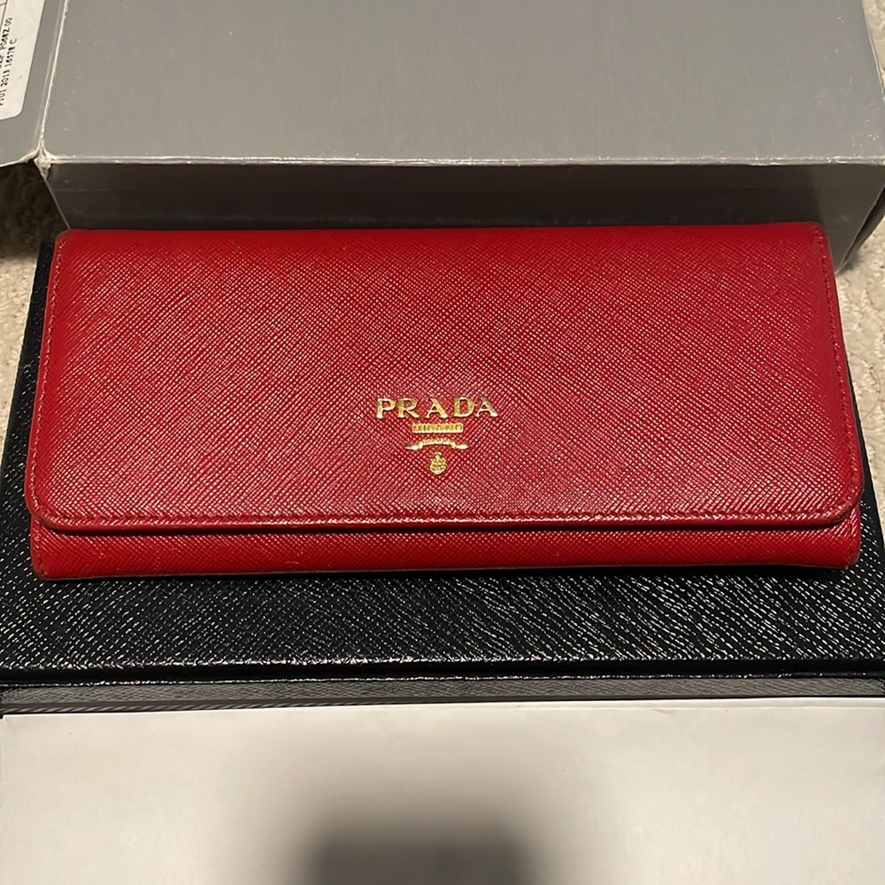 RED PRADA SAFFIANO LEATHER WALLET GOLD HARDWARE CONTINENTAL FOLD